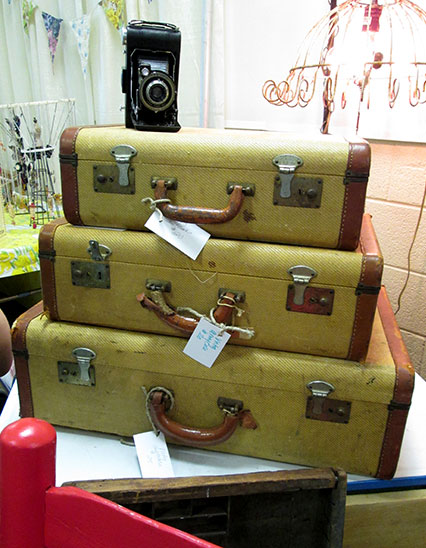 vintage_tweed_suitcases